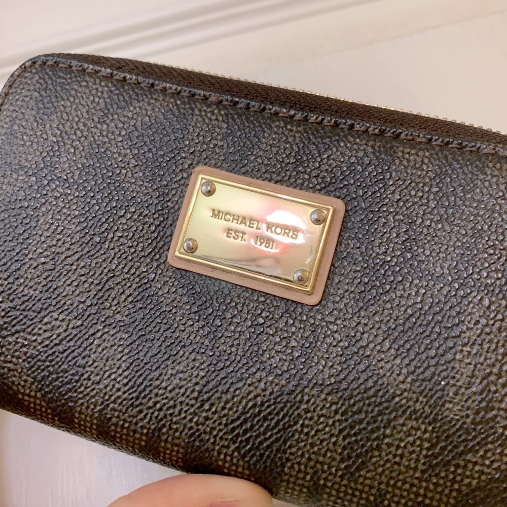 Michael Kors classic wristlet